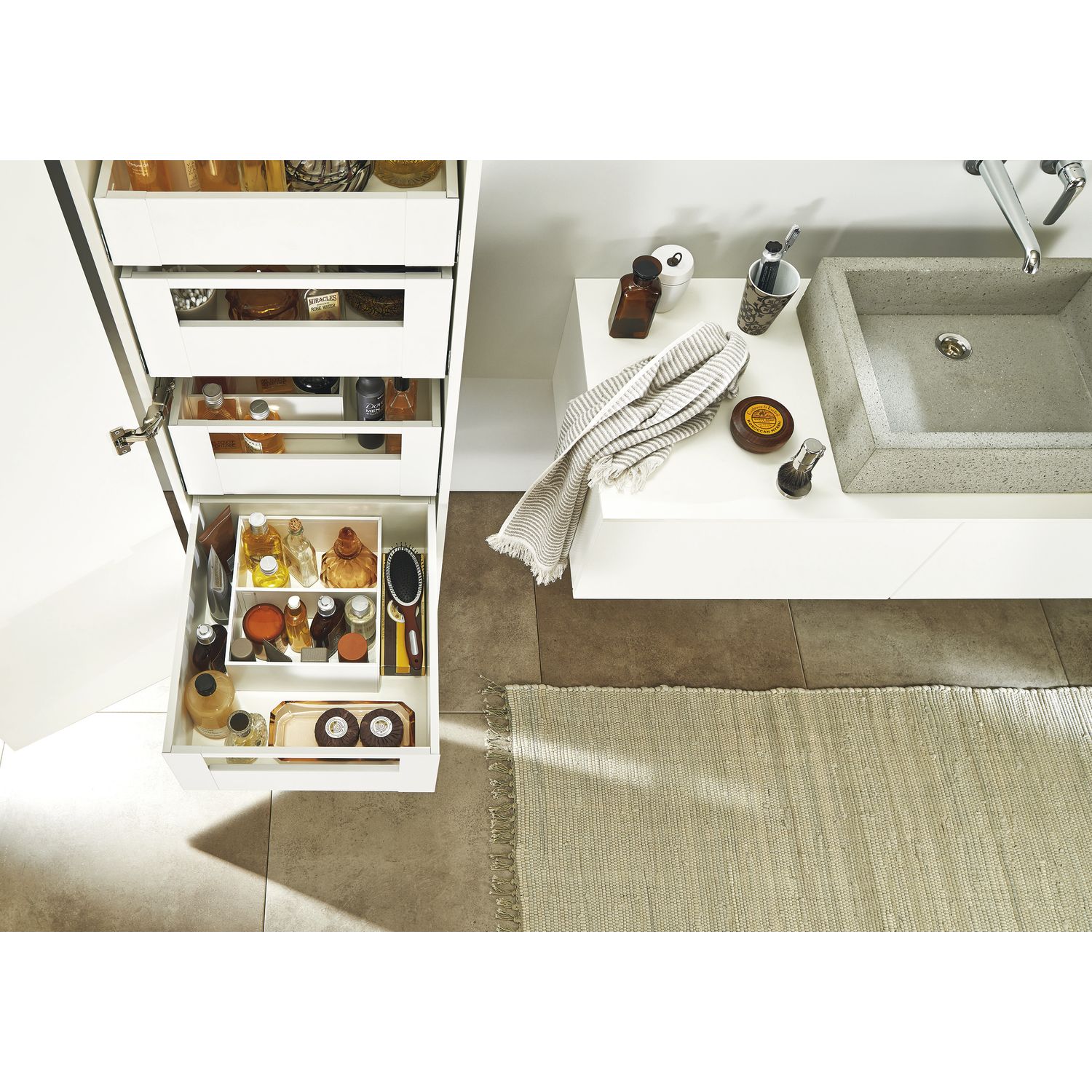 blum SPACE TOWER LEGRABOX pure mit Reling NL550 KB600, Seidenweiß