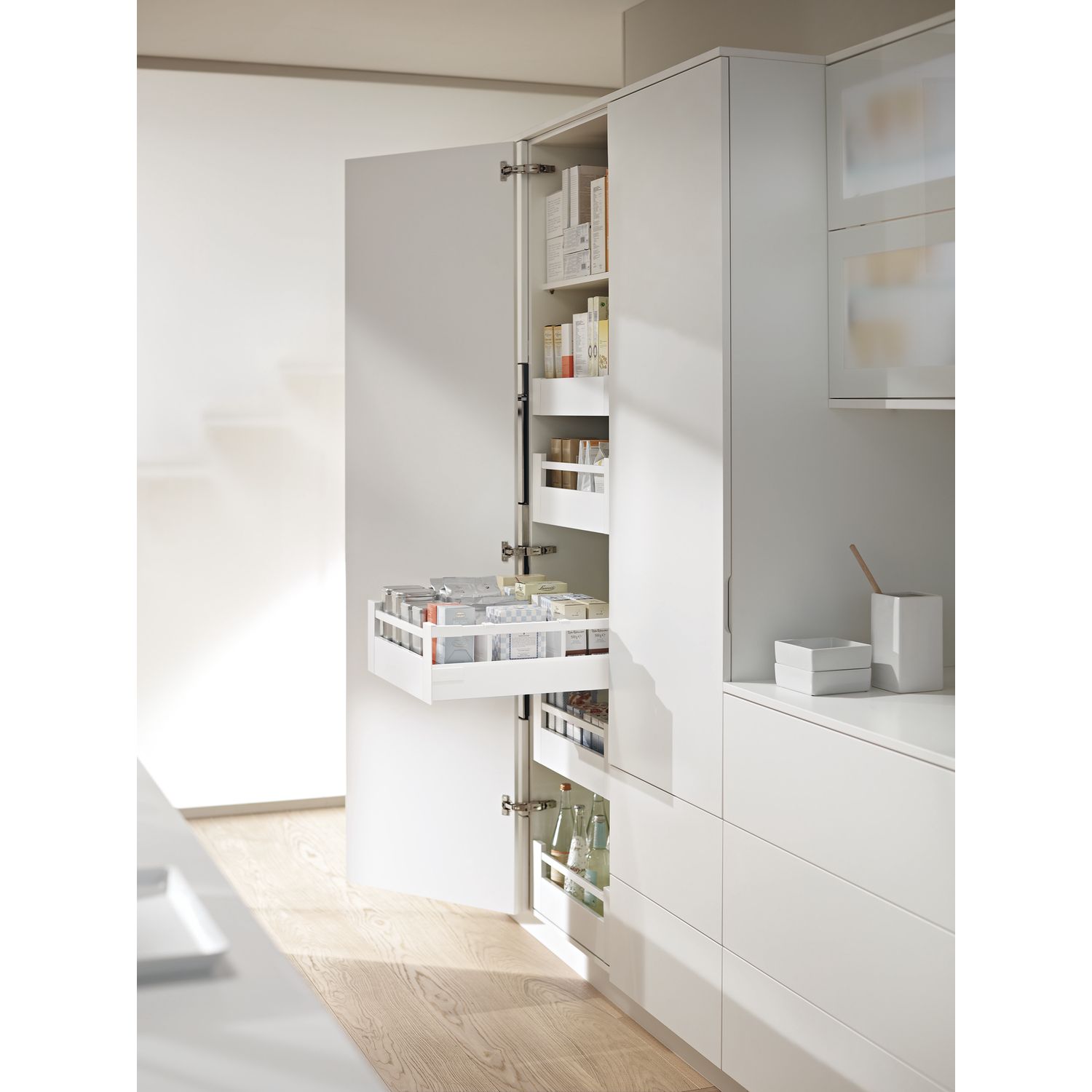 blum SPACE TOWER TANDEMBOX antaro mit Reling NL550 KB450 weiß