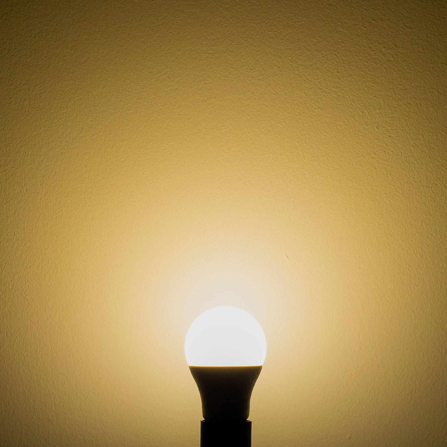 ISOLED Baufassung E27 SET mit Federklemme Öse und LED bulb 9W warmweiß